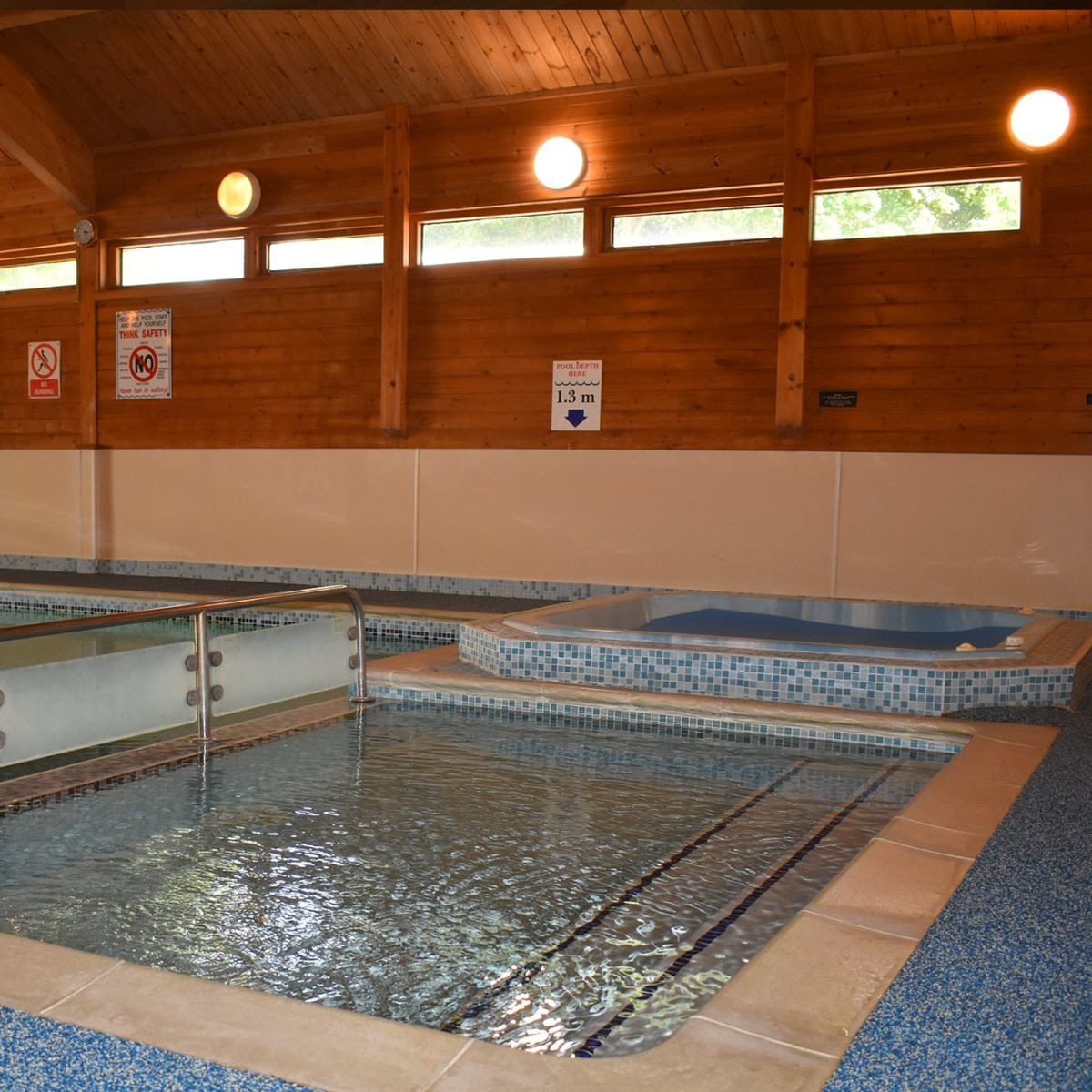 Lincoln Farm Park, Oxfordshire - Main Swimming Pool