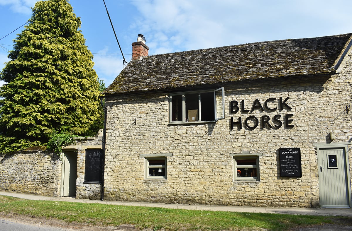 Lincoln Farm Park - Local Pub - The Black Horse